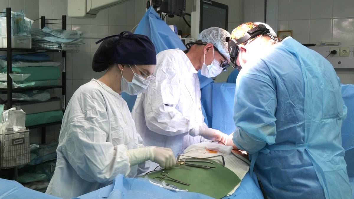    В Ханты-Мансийске врачи провели серию сложных операций на сердце одному пациенту