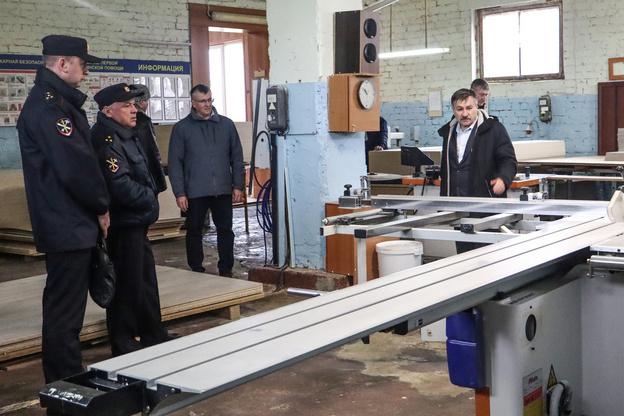    В кировских колониях налажено производство мебели, одежды и продуктов