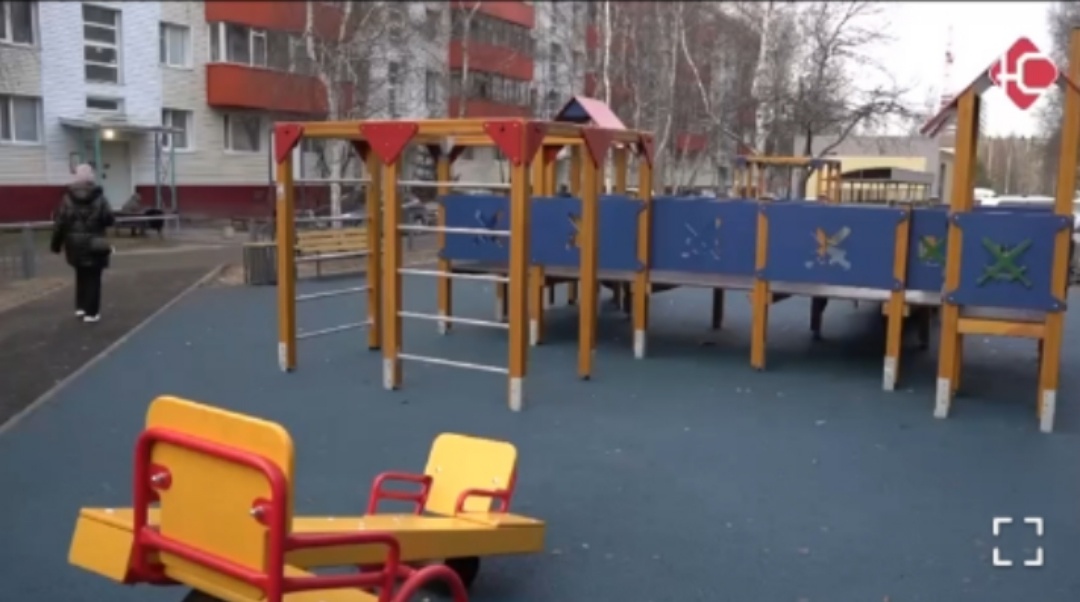    В Нефтеюганске построили инклюзивную детскую площадку