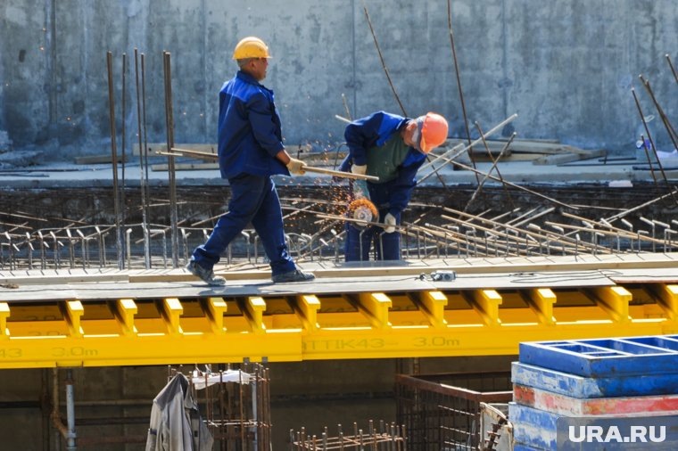     За контроль на возводимых объектах и другие обязанности замдиректора по стройке будут платить от 200 тысяч рублей