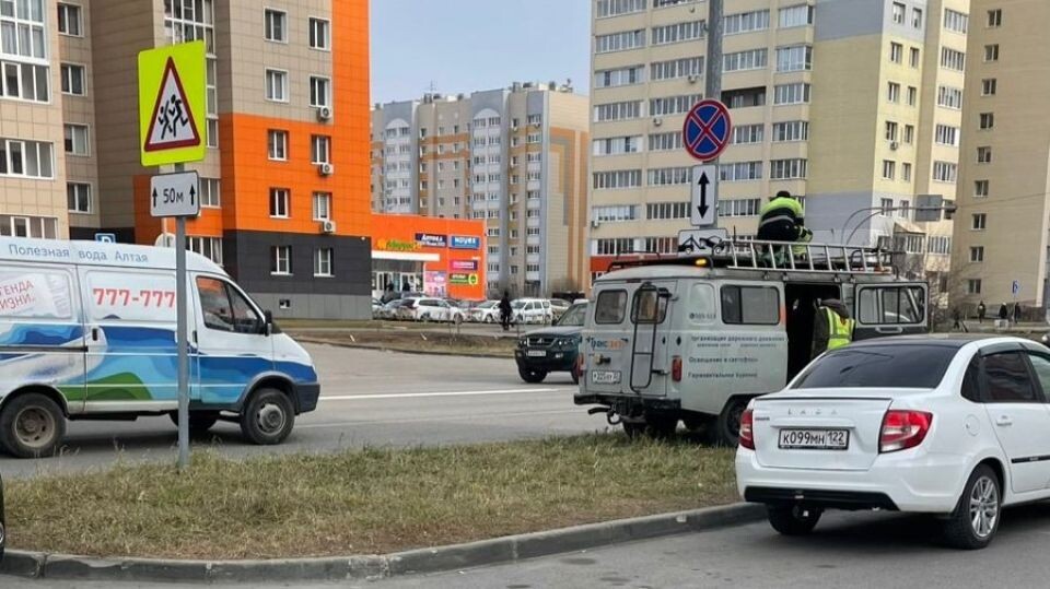    Установка запрещающих знаков на ул. Балтийской. Источник: предоставлено "Толку"