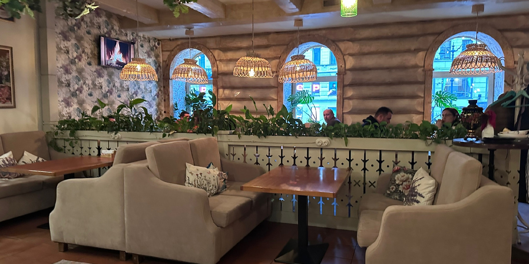 "Мама на даче" в центре Петербурга: поесть сытно и всегда есть места