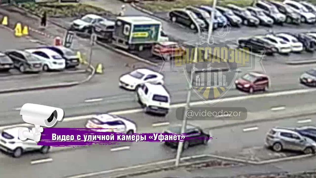    В Уфе машина без водителя устроила ДТП