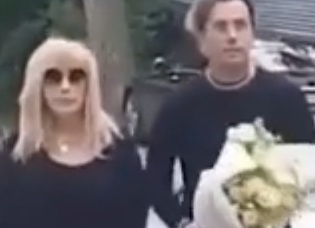 Алла Пугачева домой возвращаться пока не собирается. Фото: социальные сети.