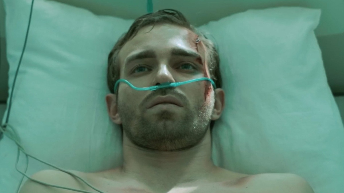 Яков Решенский в роли Макса в сериале «Ночная медсестра»