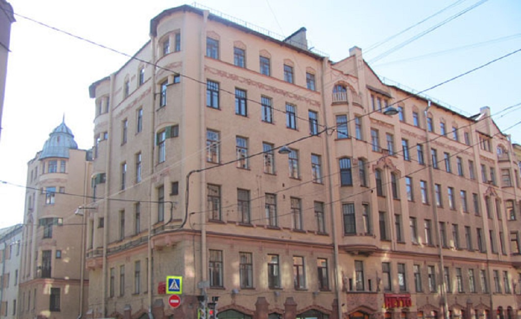 Источник: https://peterburg.center/ln/samye-krasivye-doma-peterburga-10-zdaniy-s-interesnoy-arhitekturoy.html