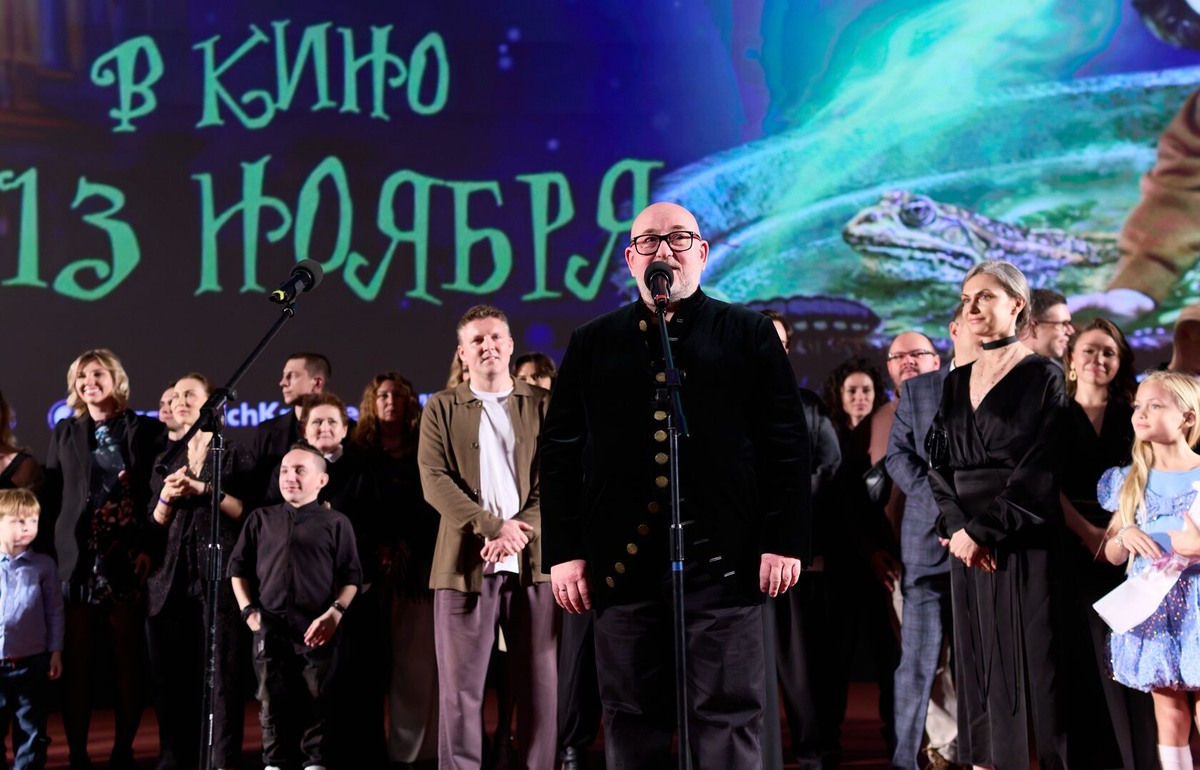 Александр Войтинский и съёмочная группа