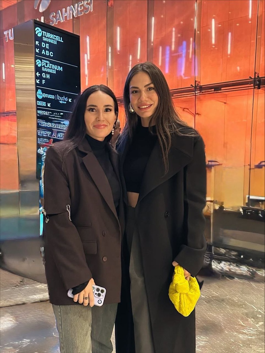 Фото Демет с фанаткой на спектакле