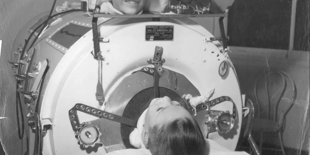 72 года в железной капсуле. Он не мог дышать сам, но стал адвокатом и вдохновил миллионы