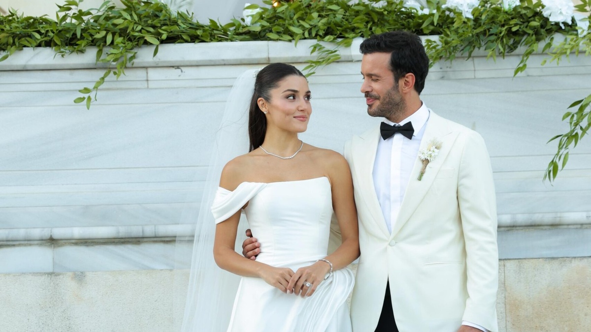 Сериал «Любовь и слёзы» с Ханде Эрчел и Барышем Ардучем. Фото: соцсети