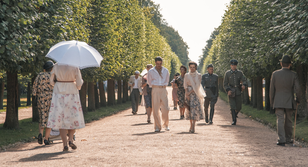 Берлинская жара: прогулка в парке, патруль, (источник: kinopoisk.ru)