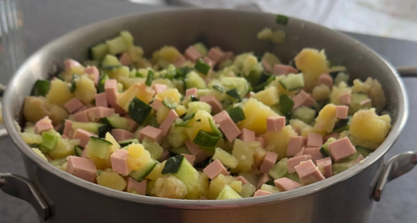    Уберите картошку, и оливье превратится в шедевр - такого вы еще не пробовали