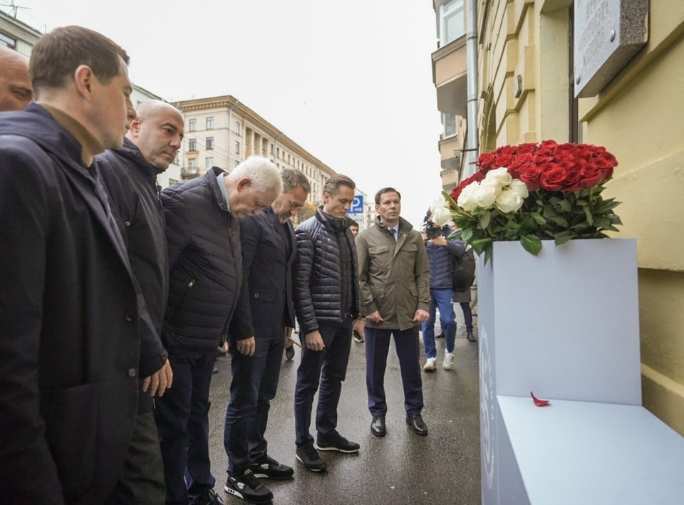    Торжественная церемония прошла у дома, где жил Морозов. Фото: t.me/a_belsky