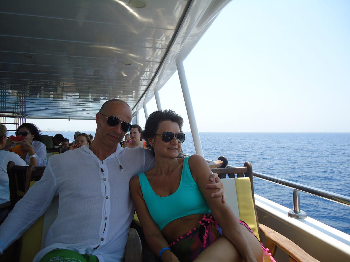 "ELITE CRUISE" на яхте VIP в Рас-Мохаммед и к Белому острову.
Мы совершили незабываемое морское приключение на роскошной комфортабельной 3-х палубной яхте в заповедник Рас-Мохаммед и к Белому острову! 
Нас ждал снорклинг (плавание с маской и трубкой) у самых красивых коралловых рифов, посещение Белого острова, или «Египетских Мальдив», для отдыха, прогулок по белоснежному песку и принятия ванн в кристально-прозрачной бирюзовой воде и вкусный обед из морепродуктов (шведский стол).
Шарм-Эль-Шейх, Египет - 2025.