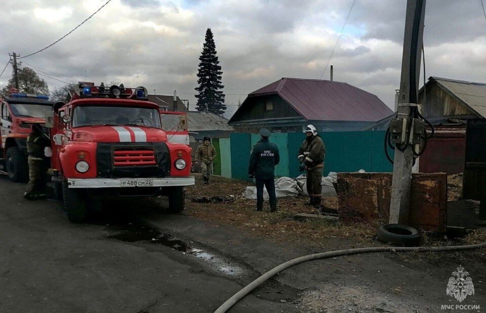    Пожар в Рубцовске. Источник: t.me/mchs_altkray