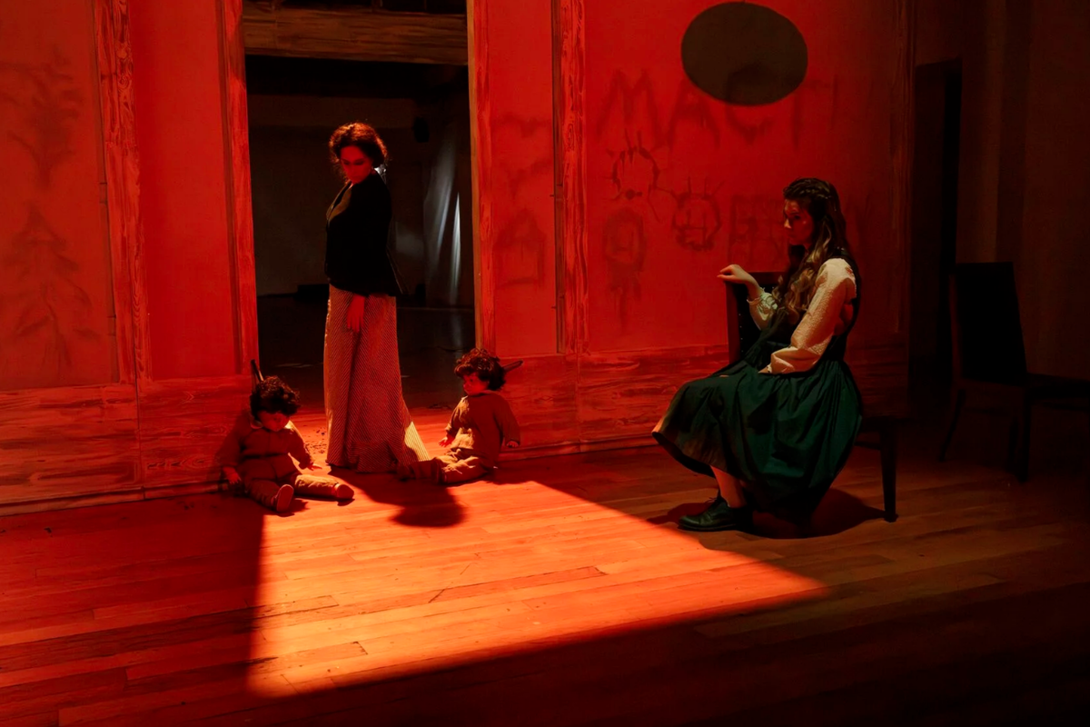 Регина Чадова (Алина Сольнес) и Александра Латюхова (Хильда). Фото: Наталия Чебан.