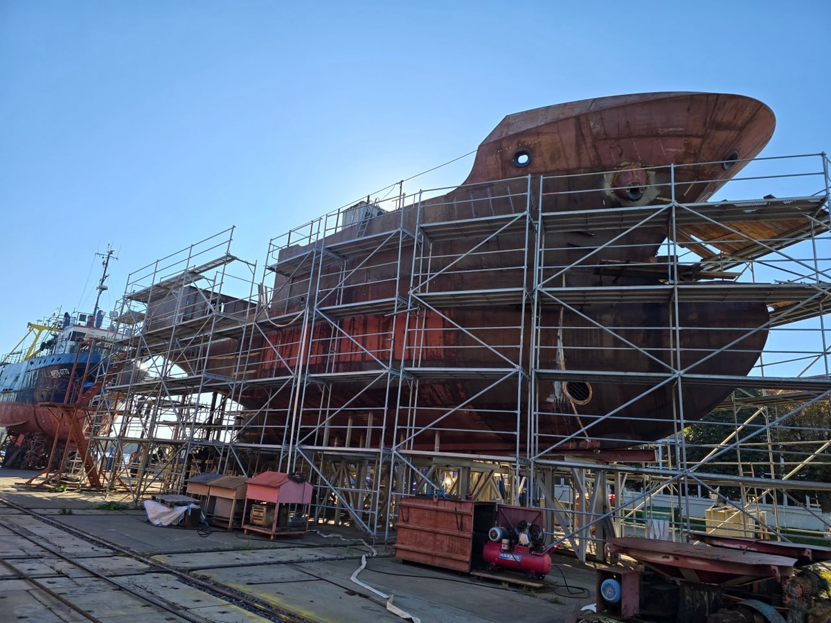 Строительство первого серийного судна проекта 174610 / Фото: "Адомат", ООО  📷
