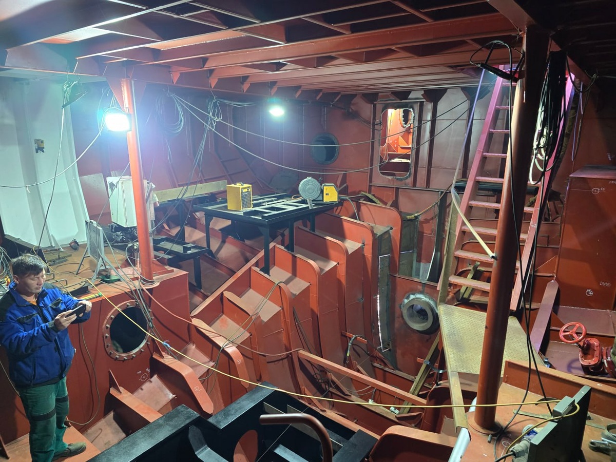 Строительство первого серийного судна проекта 174610 / Фото: "Адомат", ООО  📷
