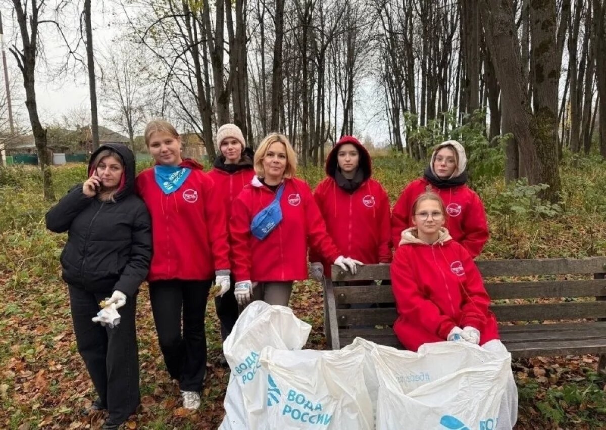    Более 90 км побережья псковских водоемов расчистили по нацпроекту