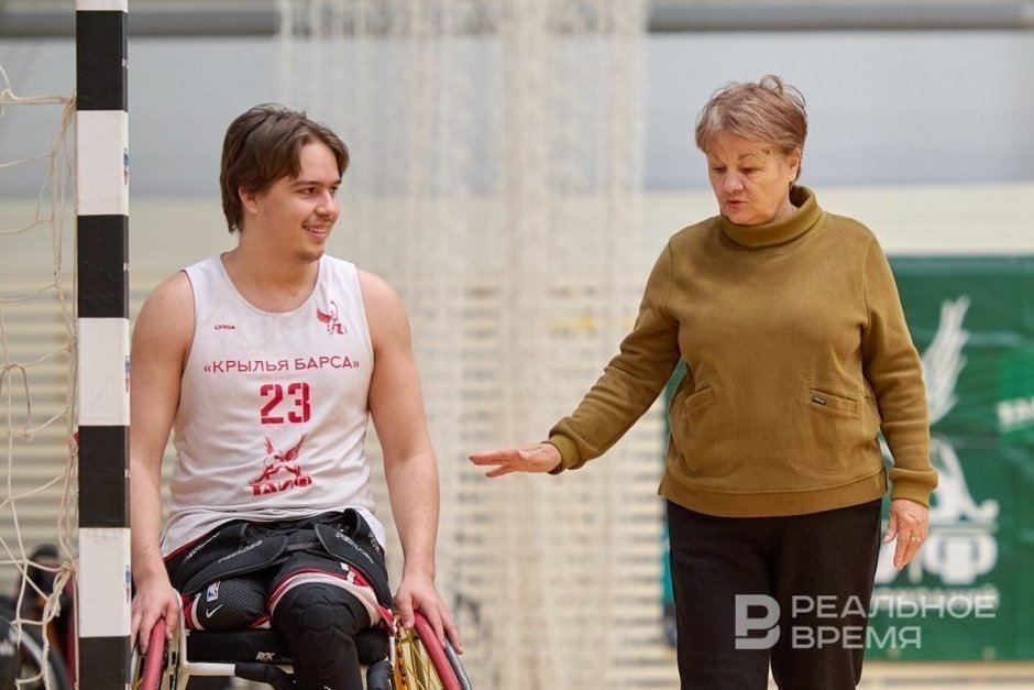    Юбиляр и чемпион Всеволод Салин с наставником Натальей Кулешовой. Динар Фатыхов / realnoevremya.ru