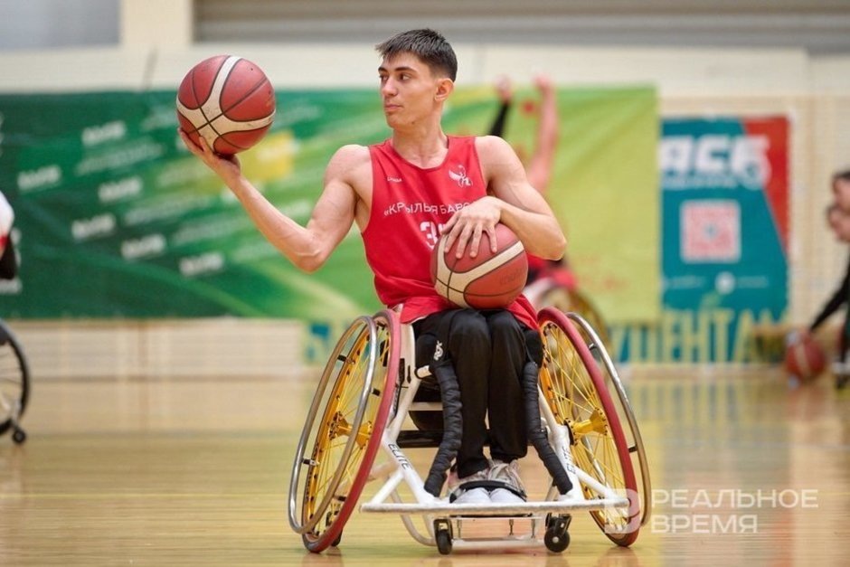    Новорожденный и чемпион Артур Галстян. Динар Фатыхов / realnoevremya.ru