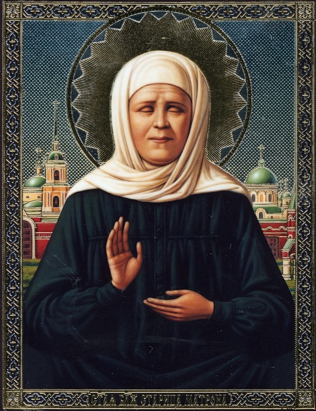 Что сказала бы про наше время простая незрячая женщина, жившая в прошлом веке? Святая Матрона Московская, одна из самых почитаемых русских святых, оставила после себя не только молитвы, но и пророчества. Её слова, записанные современниками, сегодня читаются как шокирующий сводок новостей. 
Мы живём в эпоху, которую она описывала с пугающей точностью: время, когда «люди станут как острова», когда обилие материальных благ обернётся духовной пустотой, а ложь проникнет во все сферы жизни. 
В этой статье мы не будем искать сенсаций, а попробуем вдумчиво и по-дружески разобраться в её предсказаниях. Возможно, её голос из прошлого – это не приговор, а именно тот спасательный круг и напутствие, которые нам так нужны сегодня, в суматохе цифрового века и глобальной неопределённости.
