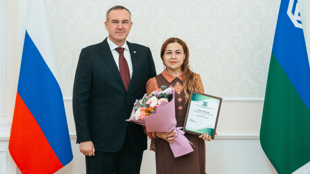    Губернатор Югры наградил лауреатов премии за развитие межнациональных отношений