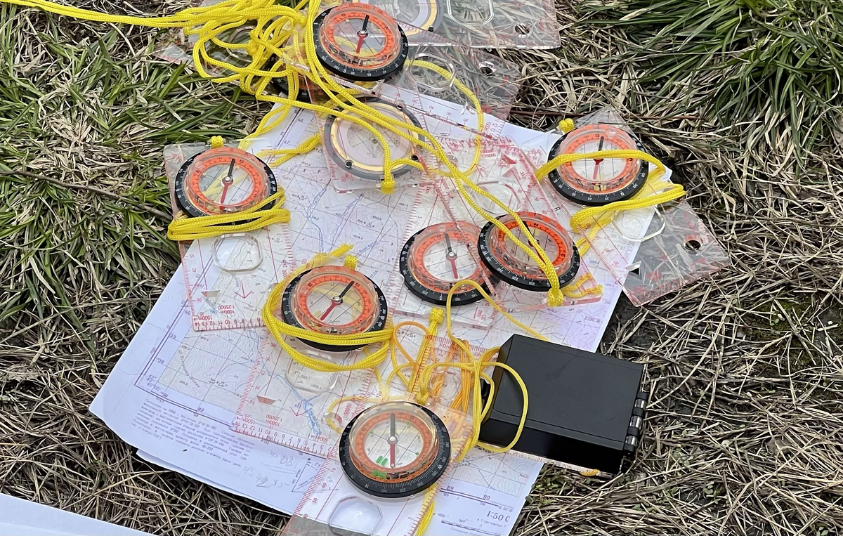 Хоть компас в пуках подержал, а к аттестации научился им пользоваться)