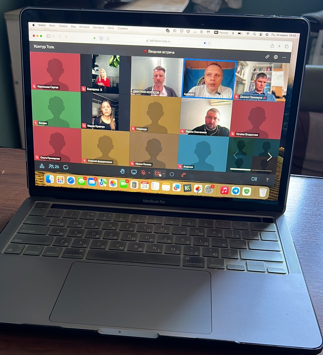 Кажется это первая встреча)