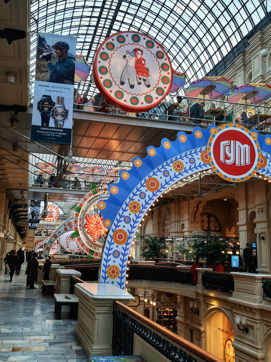 Зима 2026 в Москве. ГУМ готовится к зиме 2026... фото 01 ноября 2025.