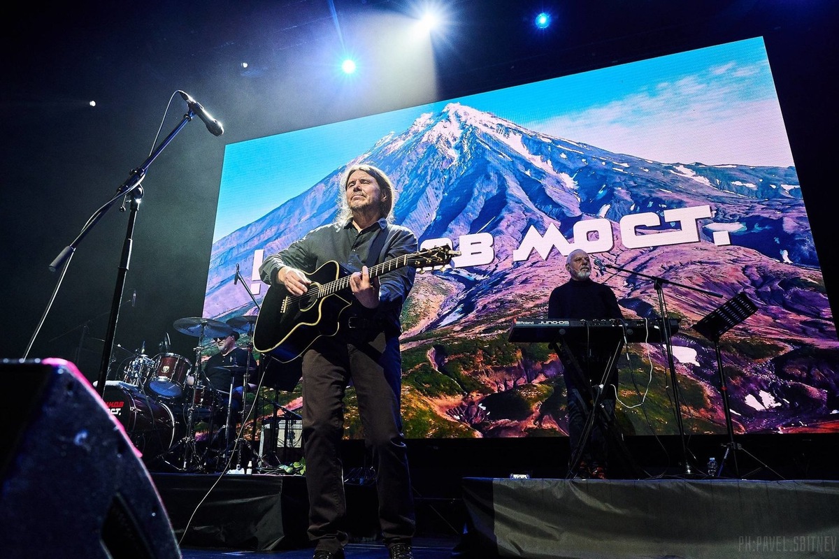   скриншот официального телеграм-канала группы "Калинов мост"