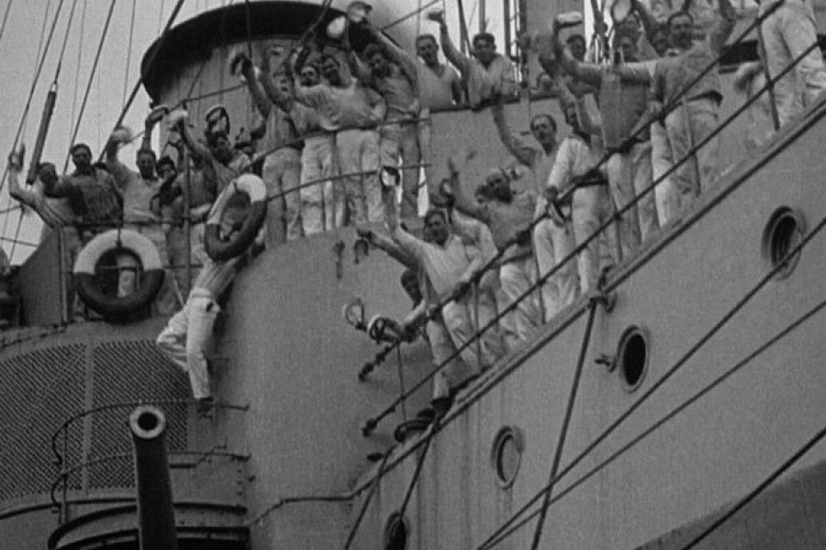 В разное время неоднократно этот фильм признавали одним из лучших. Источник: кадр из кинофильма / Первая кинофабрика «Госкино»📷
