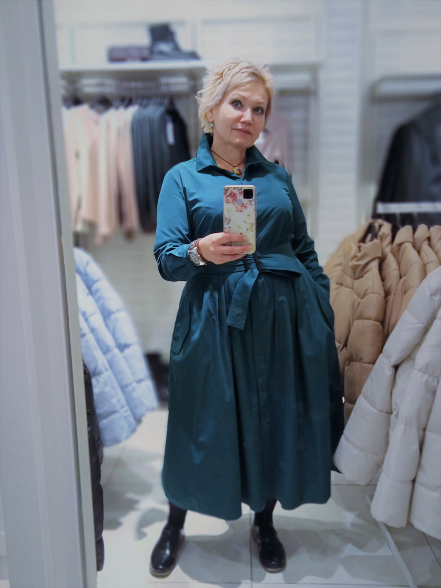 Платье из плащевки от Zarina, которое тоже готово покинуть дом, так как узко в груди.