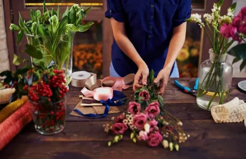 Флорист за работой. Взято из открытых источников.