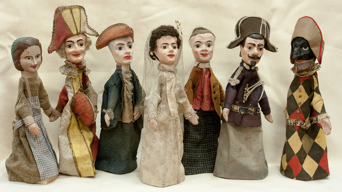   Пресс-служба ГМИИ им. А.С. Пушкина- Перчаточные куклы из кукольного театра «Гиньоль». Франция, Париж, Фирма «Paradis des Enfants»