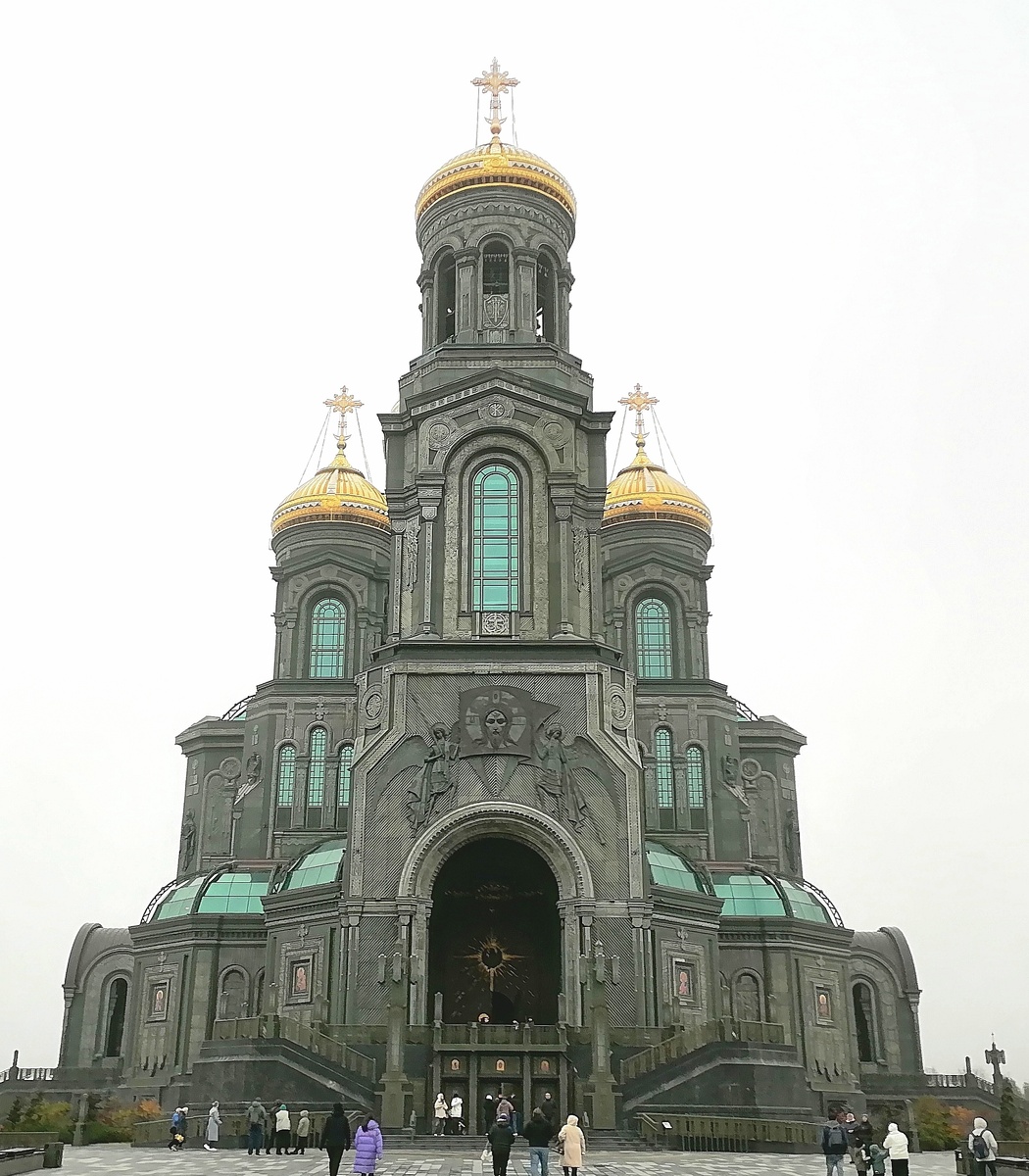 Западный фасад храма