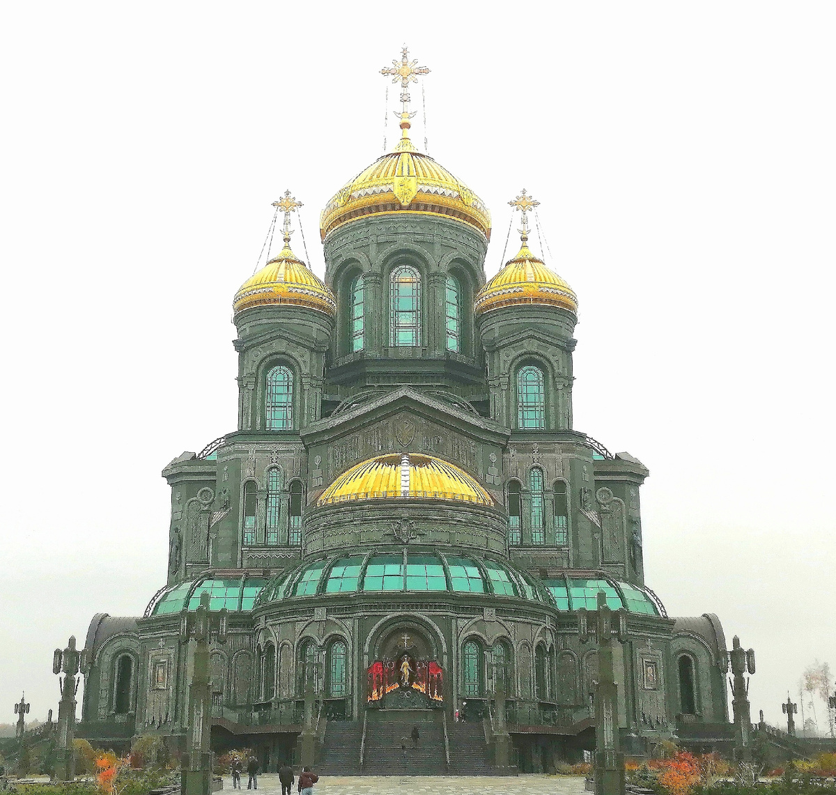 Восточный фасад храма