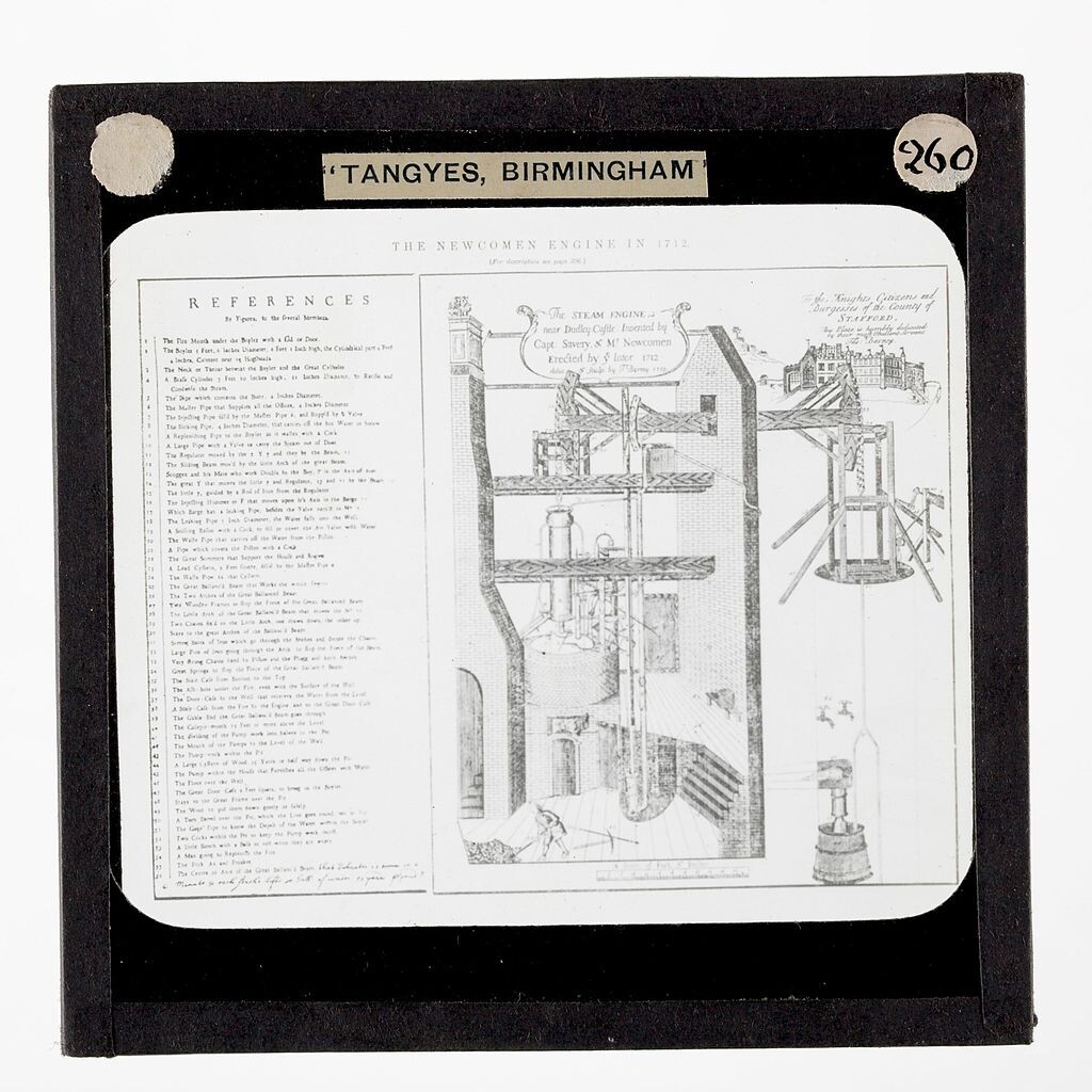 Атмосферная машина Ньюкомена в разрезе: простая идея — пар, конденсация, вакуум, подъём воды. Перенесём её в XVII век — и шахты задышат по‑новому.