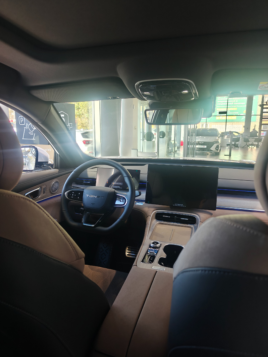 Интерьер Tenet t8 