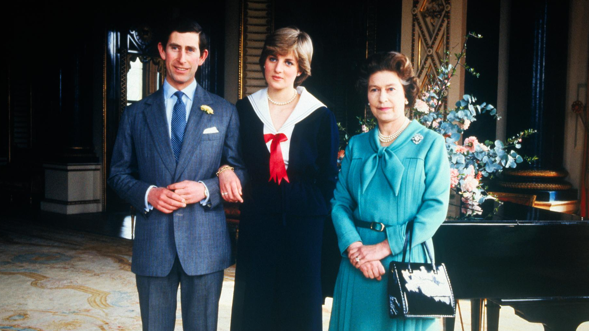    Принц Чарльз, принцесса Диана и Елизавета II. Фото: Getty Images