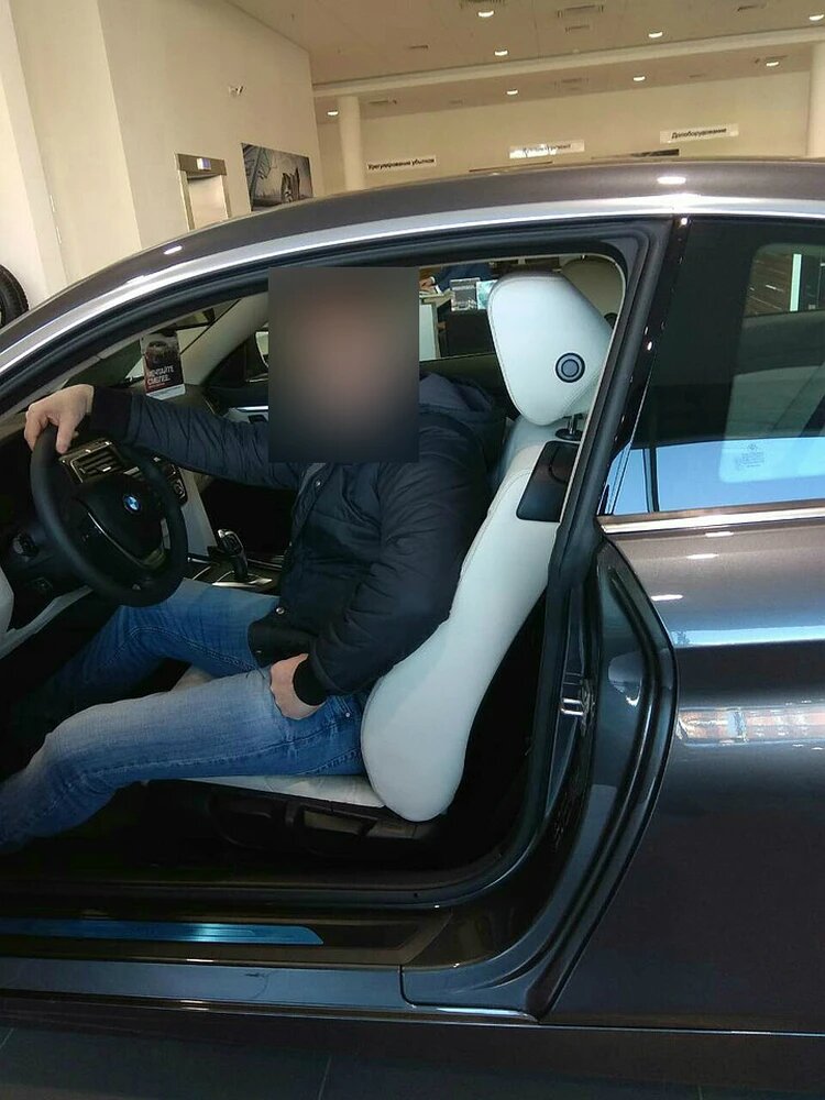 Для каждой у мужчины была своя легенда: то он представал солидным банкиром, то утонченным антикварщиком. Фото: СОЦСЕТИ.