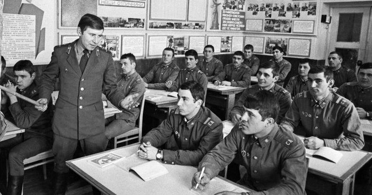 Ленкомната...