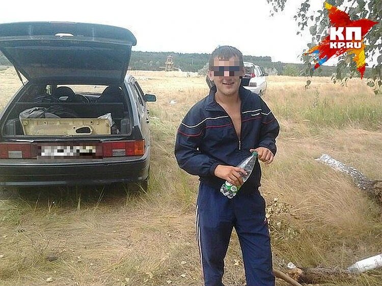 Рустаму хотелось жить богато, чтобы шампанское рекой вместо пива и лимузин вместо "Жигулей".