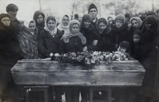 Что происходит в гробу с телом в течении 100 лет