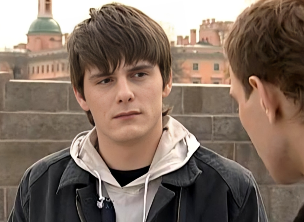 Одна из первых ролей Дмитрия Паламарчука. Кадр из сериала "Ментовские войны"