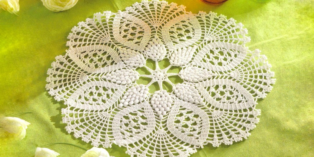Круглые салфетки крючком, которые можно интересно обыграть и всегда найти им место в интерьере