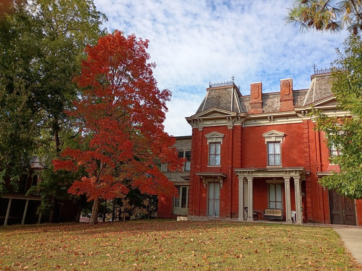 Старинный дом в исторической части Сент-Джозефа