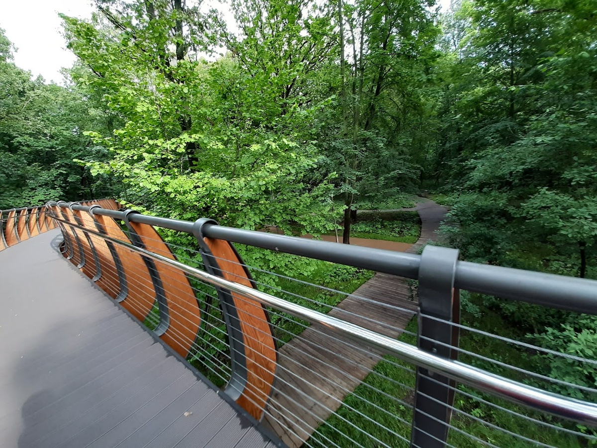 Вот такой вид открывается во время прогулки. 