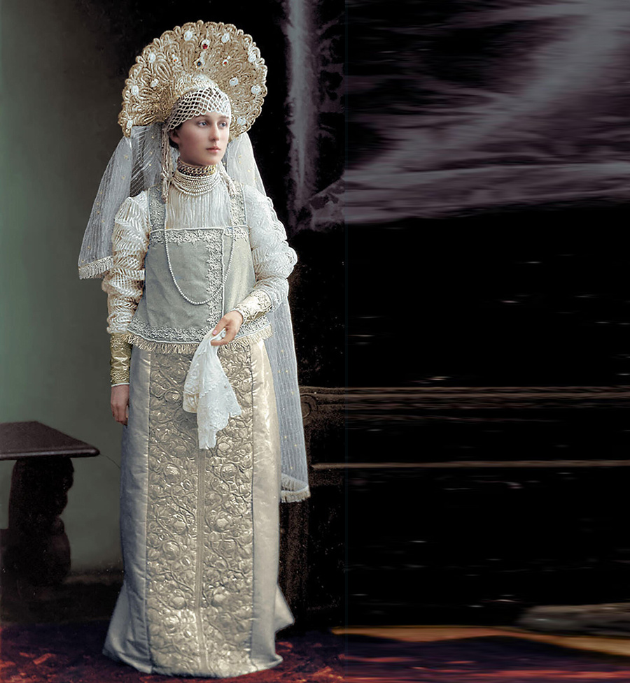 Костюмированный бал, который проходил в Зимнем дворце Санкт-Петербурга 11 (24) февраля и 13 (26) февраля 1903 года