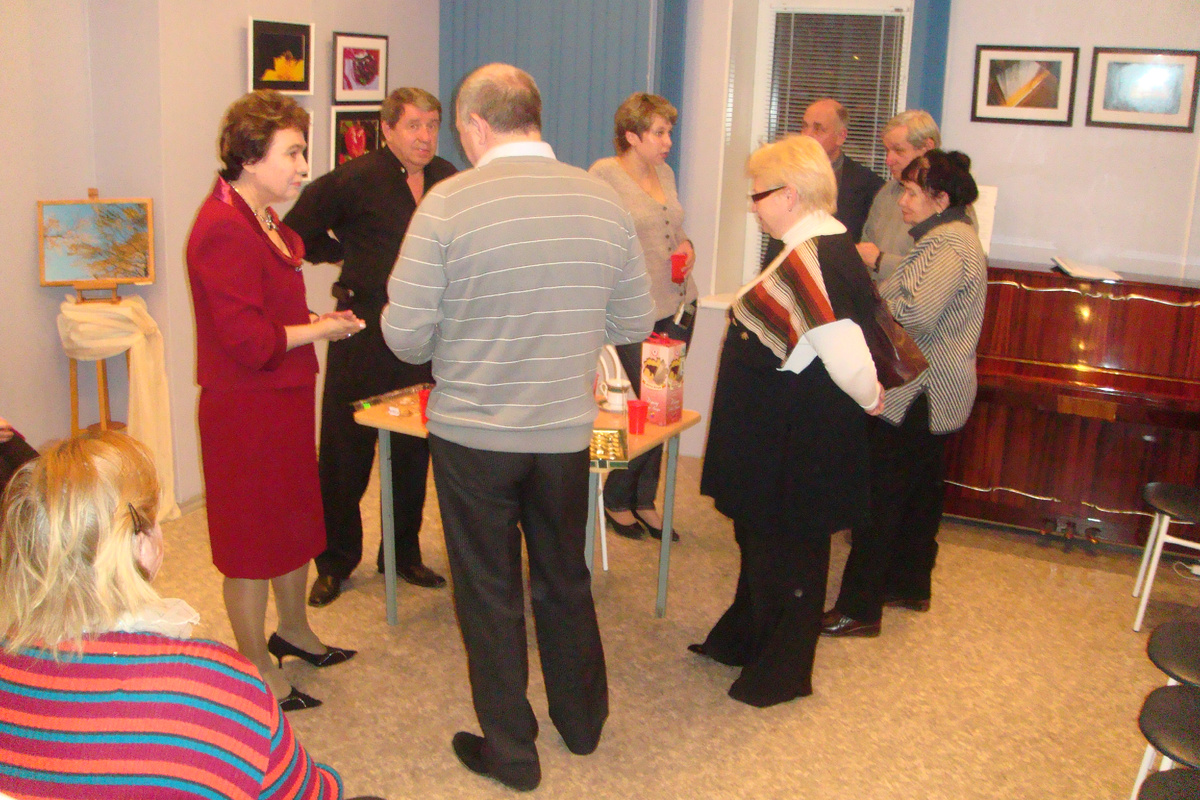 Скромный фуршет, организован автором